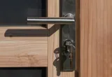 Deur Douglas hout rechtsdraaiend buitenmaat 90x201cm met RVS deurbeslag